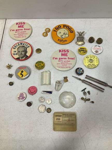 Miscellaneous buttons & pins