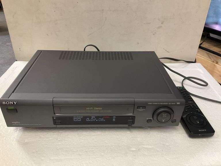 Sony SLY–761HF VHS player (tested works well)