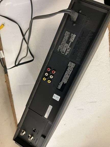 Sony SLY–761HF VHS player (tested works well)