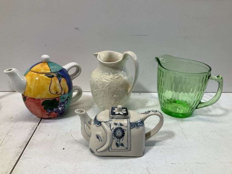 (4) pitchers and teapots