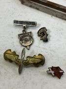 Miscellaneous buttons & pins