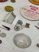 Miscellaneous buttons & pins