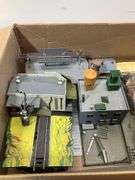 HO scale model railroad train set (consignor says it works track needs wipe down)
