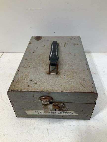 Metal box of Lexi sign letters
