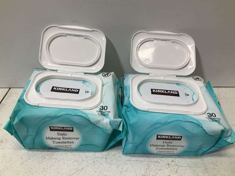 (2) (sealed) daily make up remover towelettes
