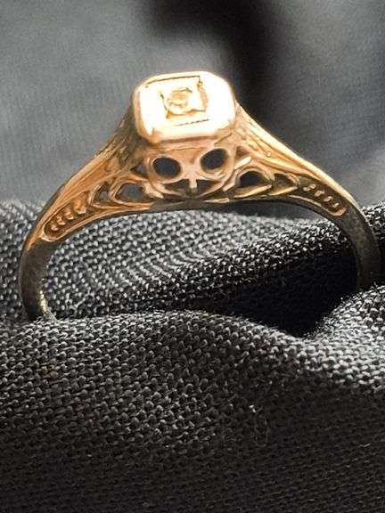 14K white gold diamond ring .01ct