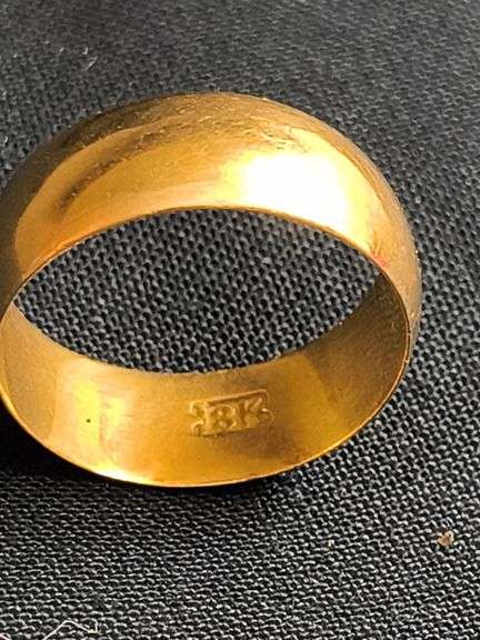 18K yellow gold wedding band