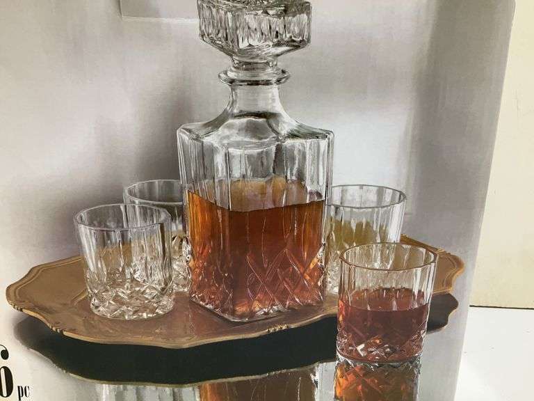 New six piece whiskey decanter set