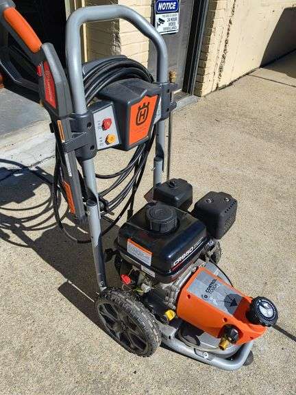 Husqvarna 3200 max PSI gas pressure washer (tested works)