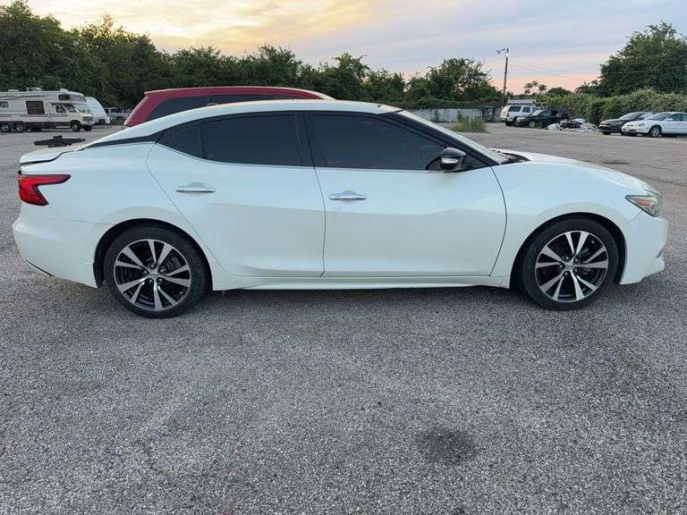 2017 NISSAN Maxima VIN# 1N4AA6AP7HC382379 COMMENTS: HAS KEYS, STARTS, SEE DESCRIPTION