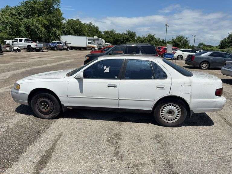 1995 TOYOTA Camry VIN# 4T1SK12E5SU878371 COMMENTS: NO KEY, SEE DESCRIPTION
