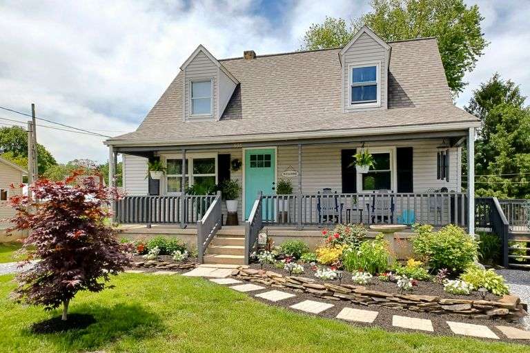 633 N. FARMERSVILLE ROAD, EPHRATA