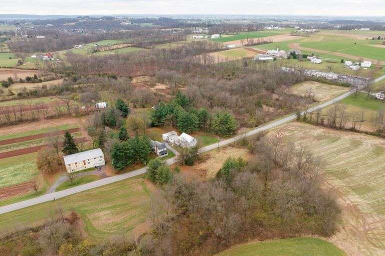 587 CHESTNUT HILL ROAD, DENVER (13.2 ACRES)