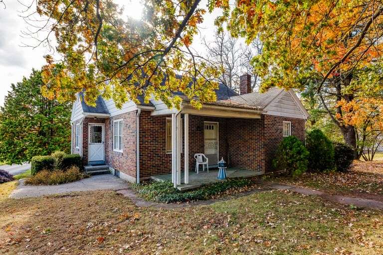 466 WITMER ROAD, MOHNTON (1 ACRE)