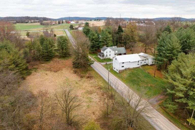 587 CHESTNUT HILL ROAD, DENVER (13.2 ACRES)