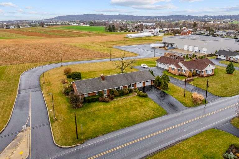 632 FARMERSVILLE ROAD, NEW HOLLAND