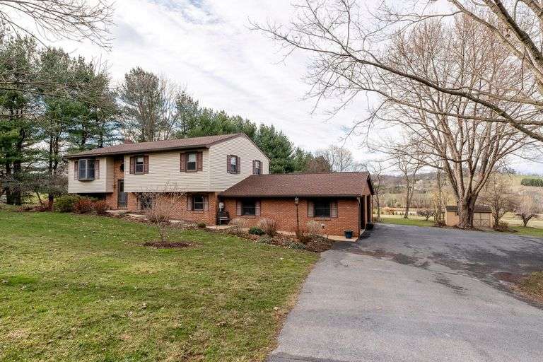  156 HORSE HAPPY ROAD, NEWMANSTOWN (3.3 ACRES)