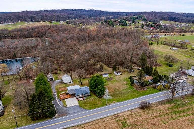 2487 HEIDELBERG AVENUE, NEWMANSTOWN (4½ ACRES)