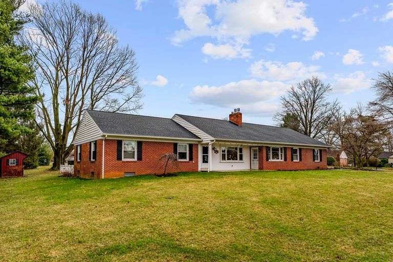 77 GLENDALE DRIVE, LANCASTER