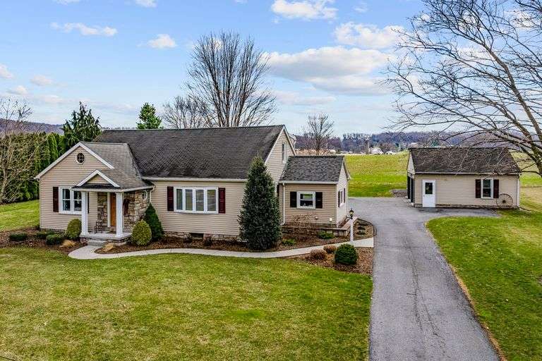 330 S. REAMSTOWN ROAD, EPHRATA