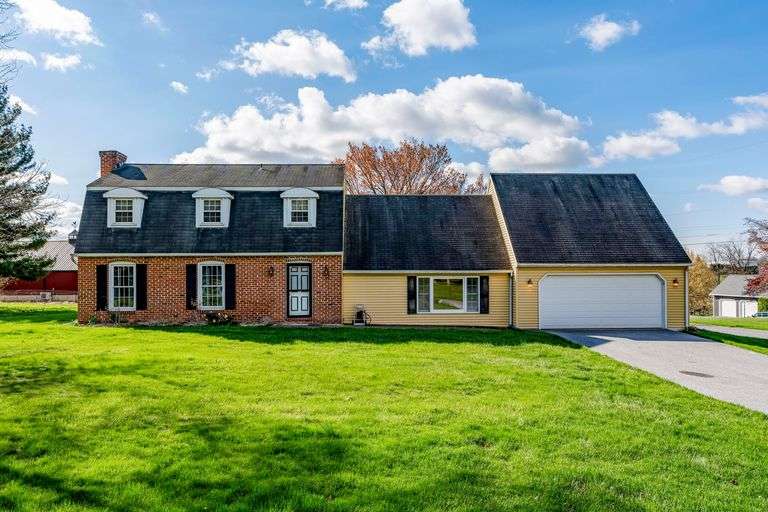 2 ARLIN CIRCLE, LITITZ