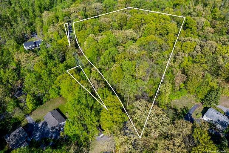 1522 & 1528 HILLTOP ROAD, MOHNTON (4.4 ACRES)