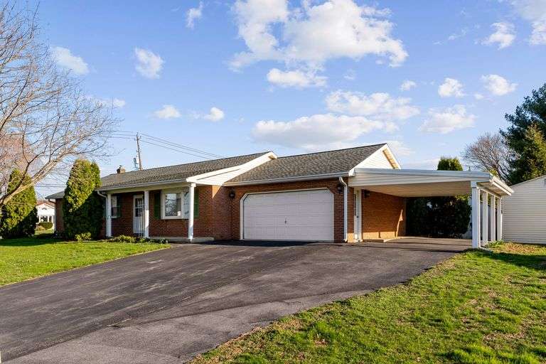 205 JENNIFER LANE, EPHRATA