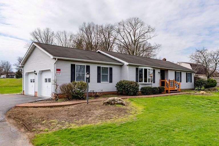 166 BUTTER ROAD, LEOLA (1.3 ACRES)
