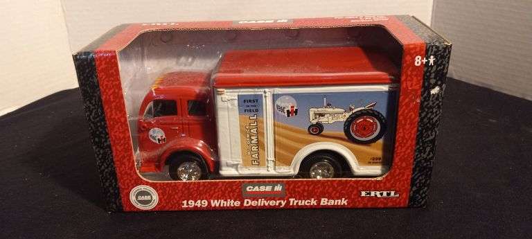 Case / IH White Del Panel Truck