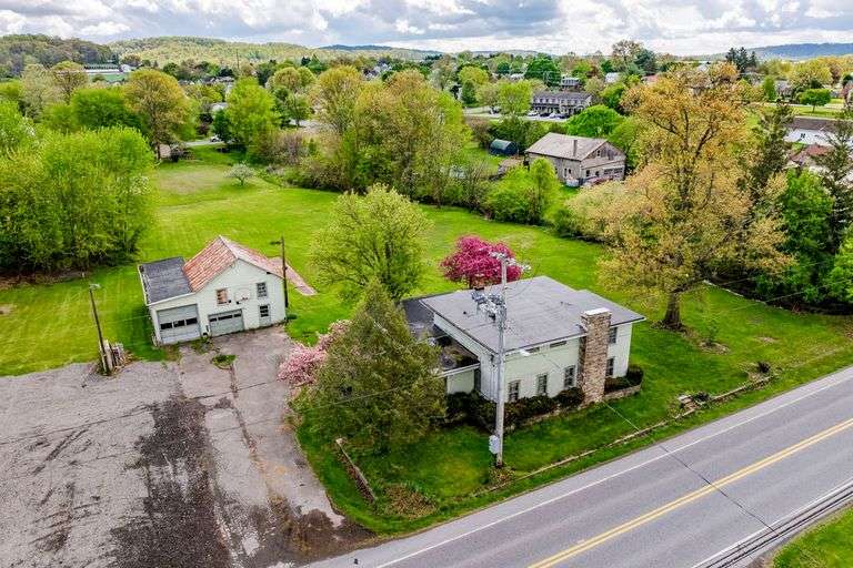 1290 READING ROAD, MOHNTON (2.4 ACRES)