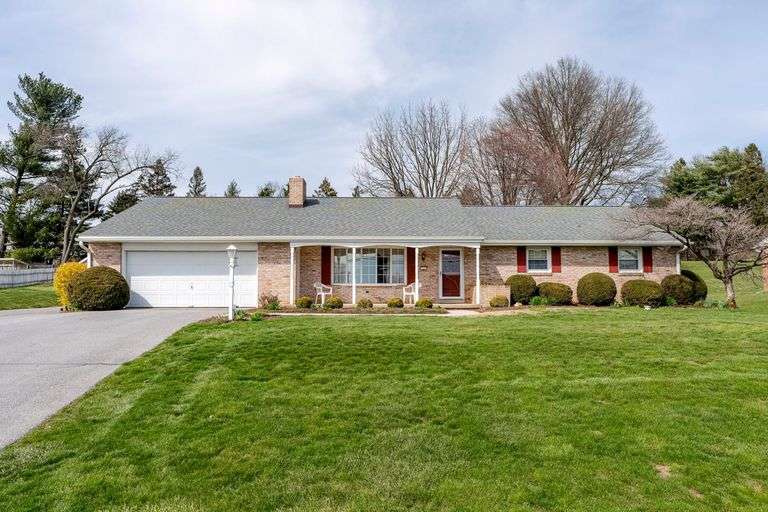 133 SUMMITVILLE ROAD, NEW HOLLAND