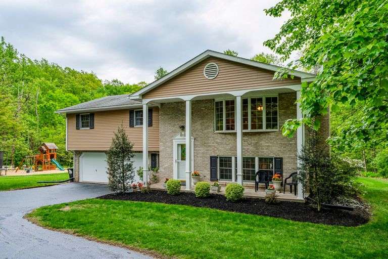 522 YELLOW HILL ROAD, NARVON (1.9 ACRES)