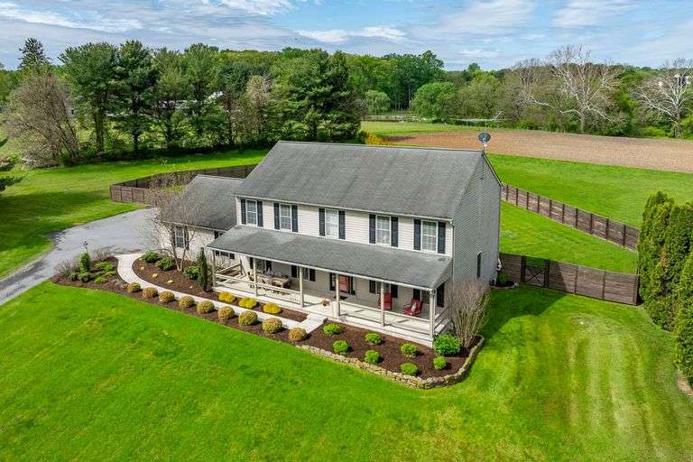 154 HOLLOW ROAD, NEW PROVIDENCE (1½ ACRES)