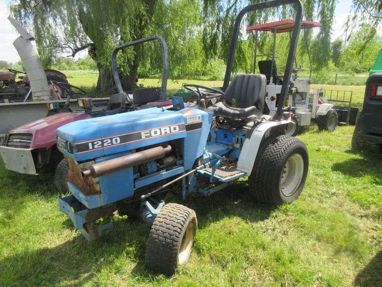Ford 1220 4WD Hydro Tractor