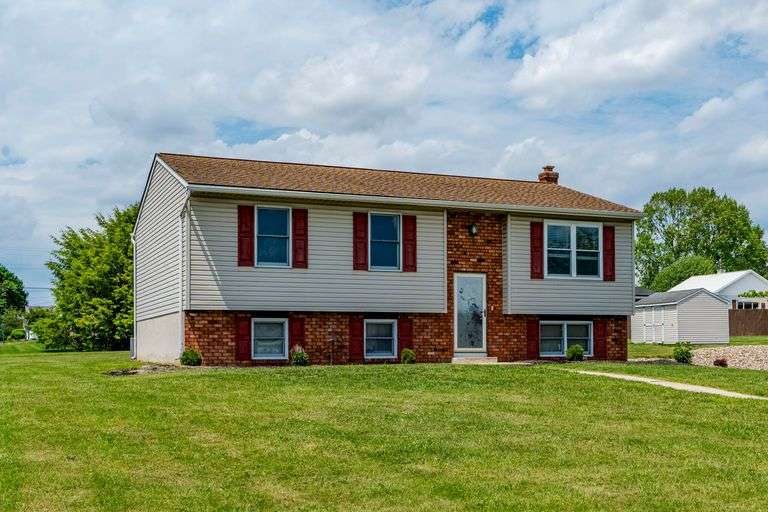 221 W. HAMILTON AVENUE, MYERSTOWN