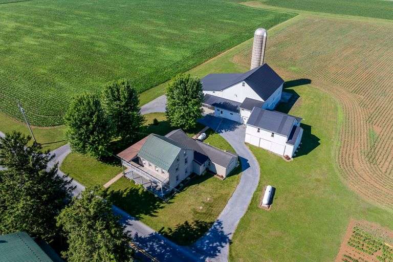 680 N. RAILROAD AVENUE, NEW HOLLAND (29 ACRES)