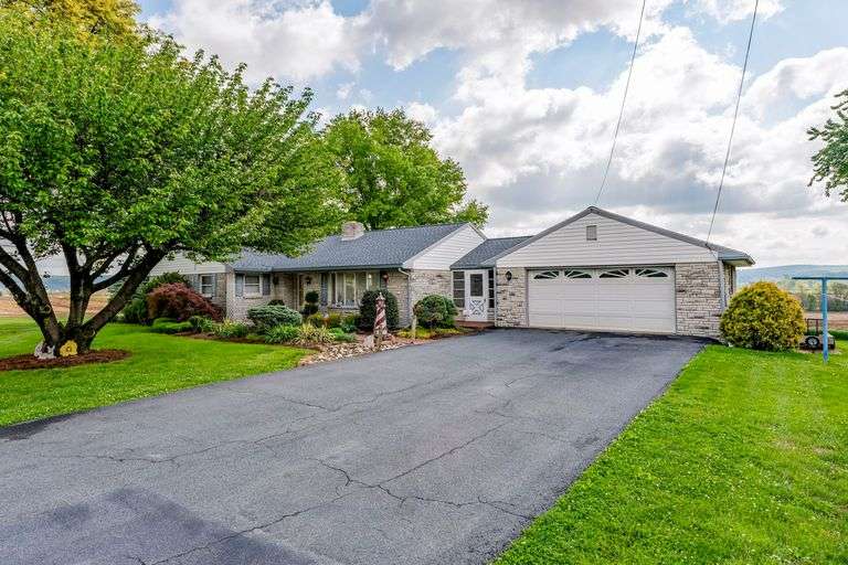1041 SPRINGVILLE ROAD, EAST EARL (1.72 ACRES)