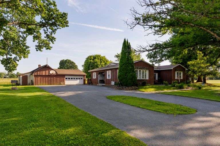225 HARTINGS PARK ROAD, DENVER (1 ACRE)