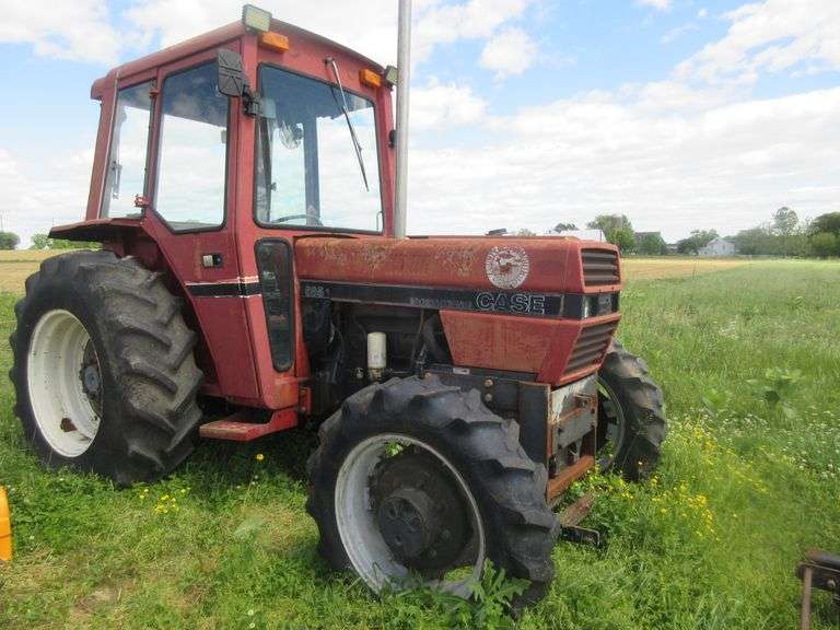 Case / IH 585 4WD Tractor