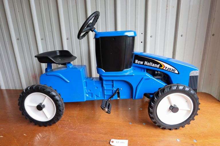 New Holland TJ530 Pedal Tractor