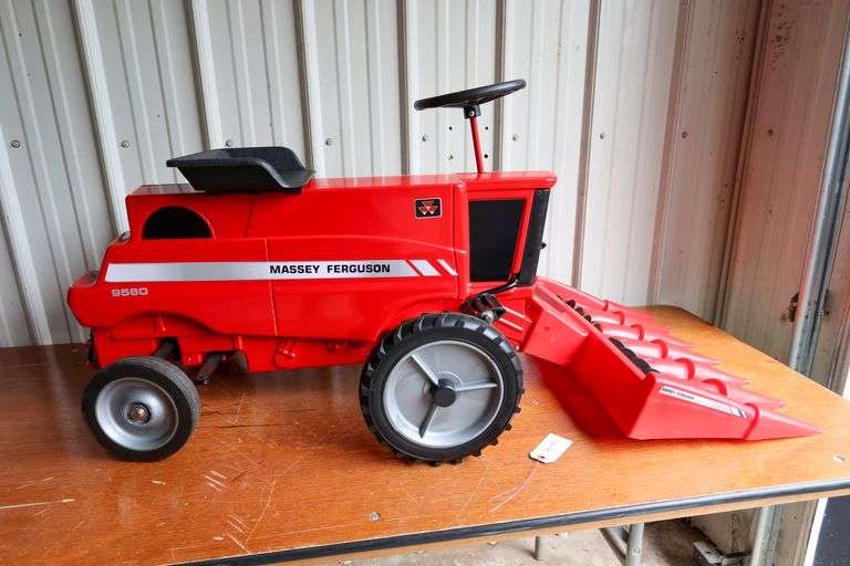 Massey Ferguson 9560 Pedal Combine
