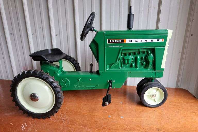 Oliver 1550 Pedal Tractor