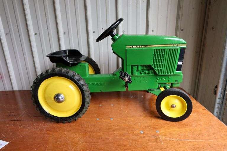 John Deere 7600 Pedal Tractor