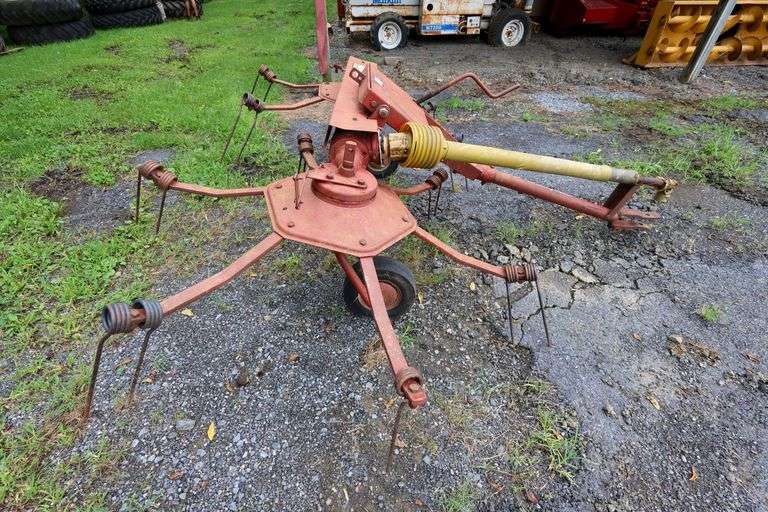 New Holland Tedder