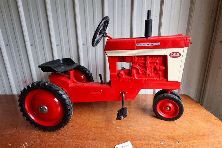 Farmall 560 Pedal Tractor