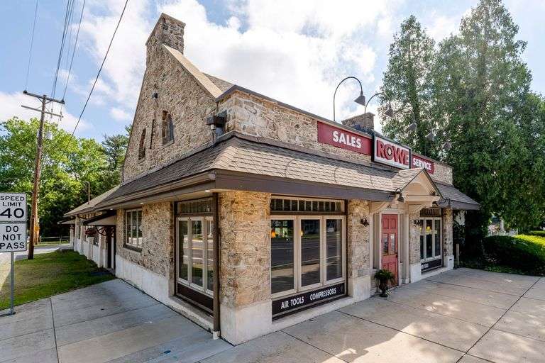 381 W. PENN AVENUE, ROBESONIA