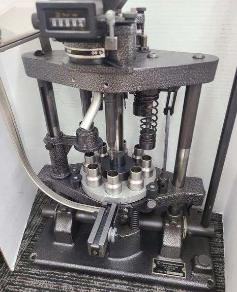 PONSNESS/WARREN 900 Elite Reloading Press - Kramer Auction LLC