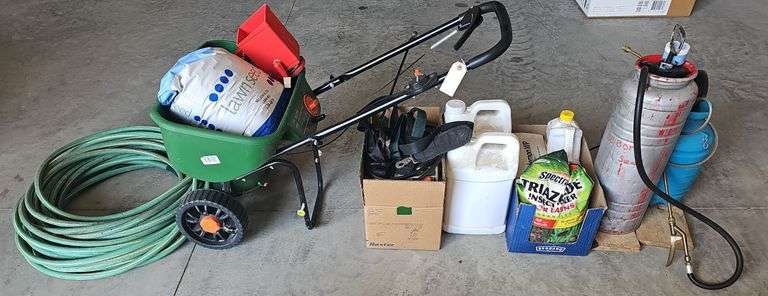 Lot of Turf Bulilder Spreader, Lawn & Garden Supplies
