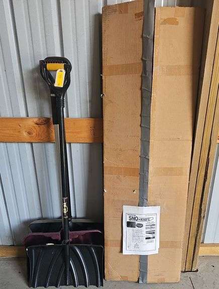 Sno-Knife Roof Snow Remover & 3 Snow Shovels
