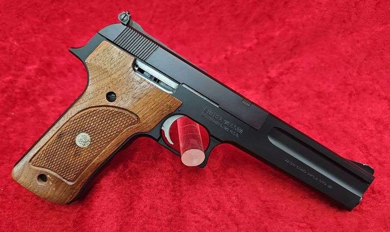 Smith & Wesson Model 422 22 cal. Pistol - Kramer Auction LLC